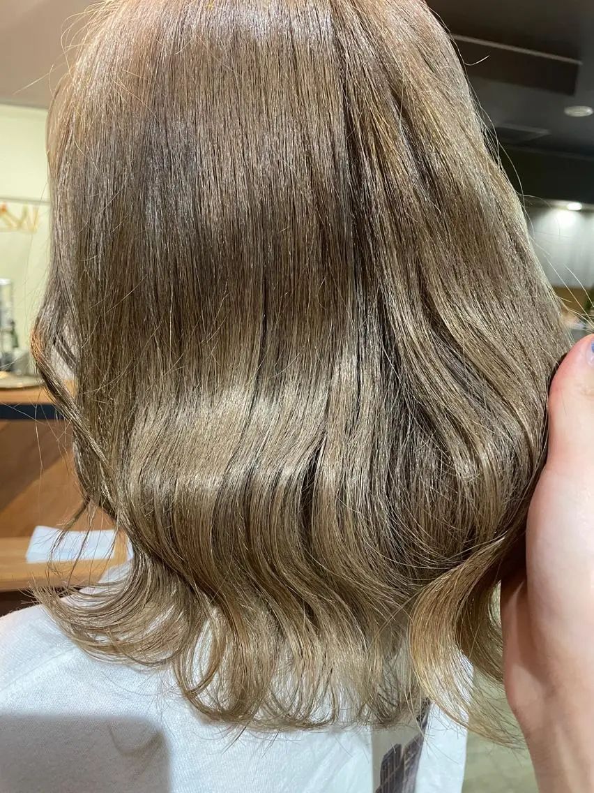 ミディアム カラー カジ エリナのヘアスタイル