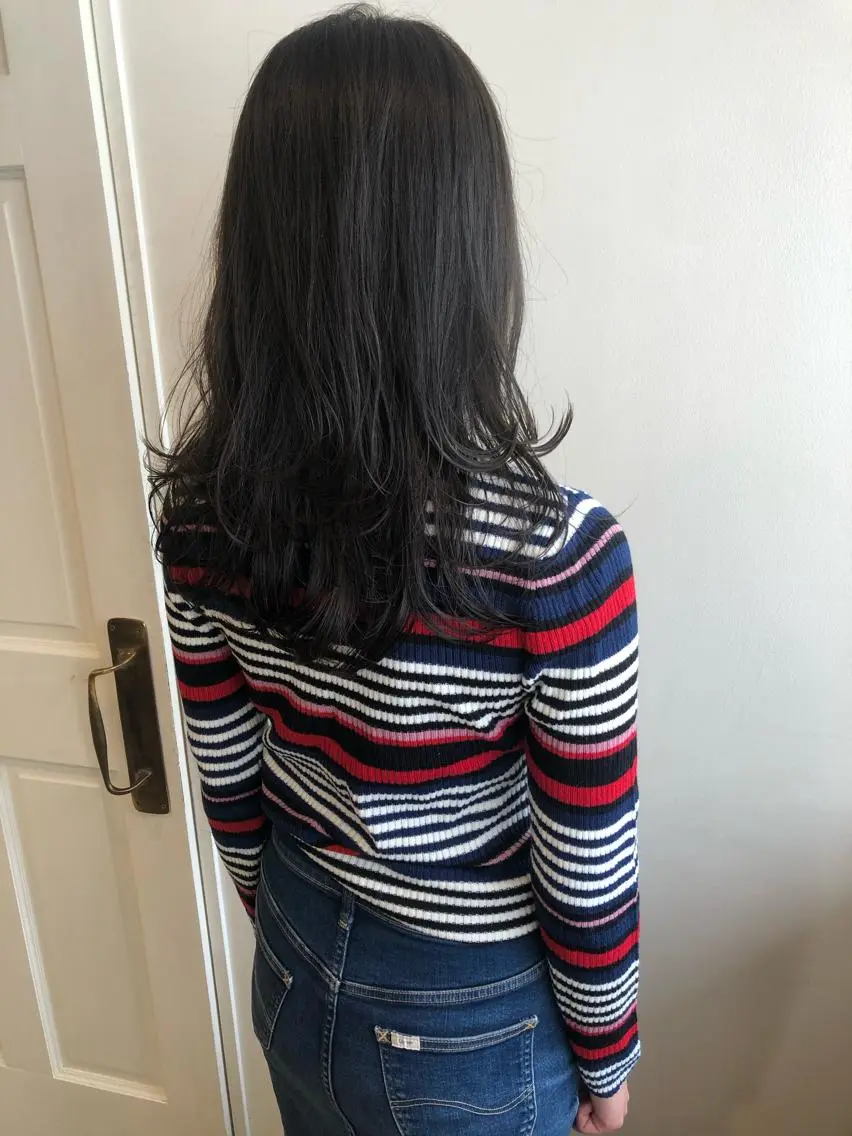 セミロング カラー カット ヘアカラー トリートメント MIOベージュカラー 柔らかいカラーのヘアスタイル