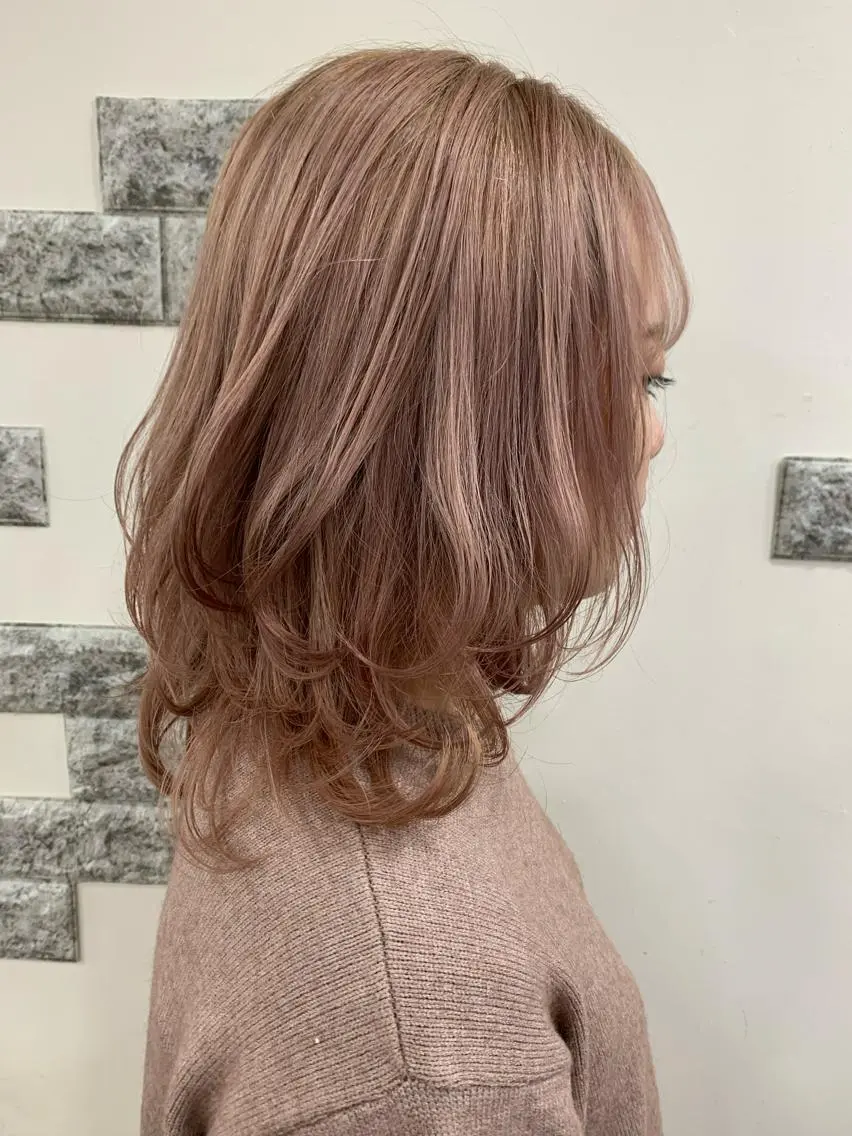 ミディアム カラー 薄田 珠美のヘアスタイル