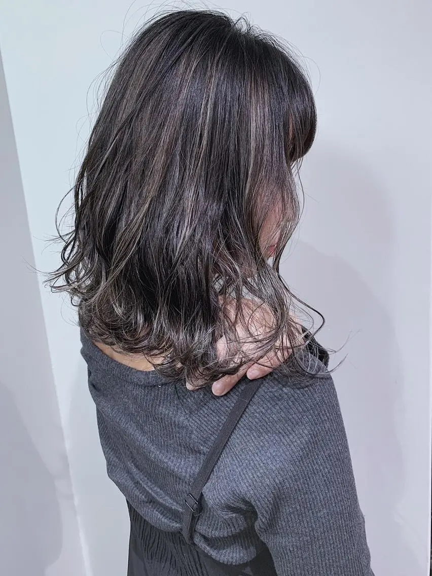 ミディアム カラー MOU namba ムウナンバのヘアスタイル