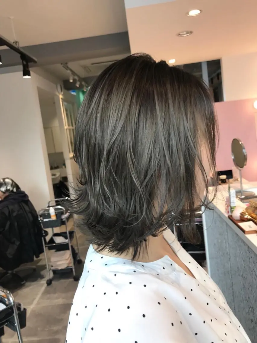 ミディアム ミディアムレイヤー レイヤーカット カット ヘアカラー トリートメント 所渉/韓国レイヤー /ウルフカットのヘアスタイル