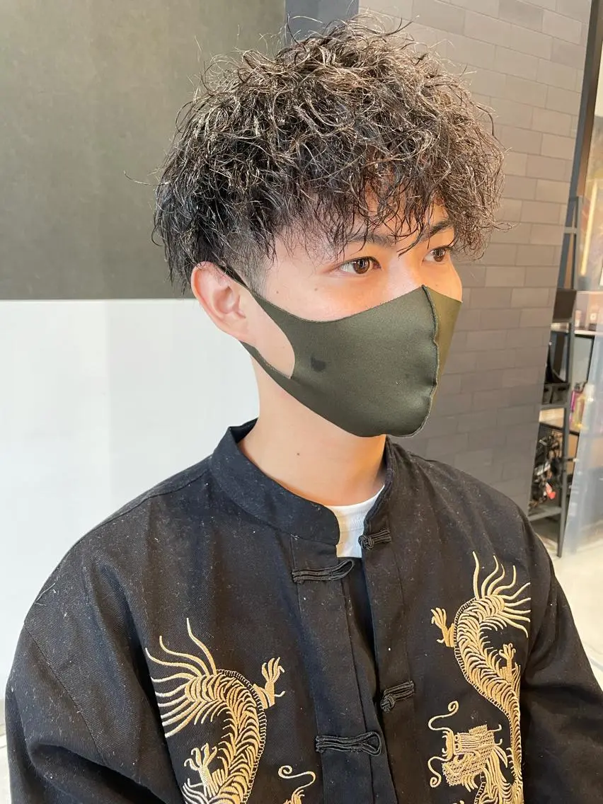 ショート パーマ メンズ メンズパーマ 刈り上げ ショートヘア スパイラルパーマ メンズヘア特化 崎田 成人のヘアスタイル