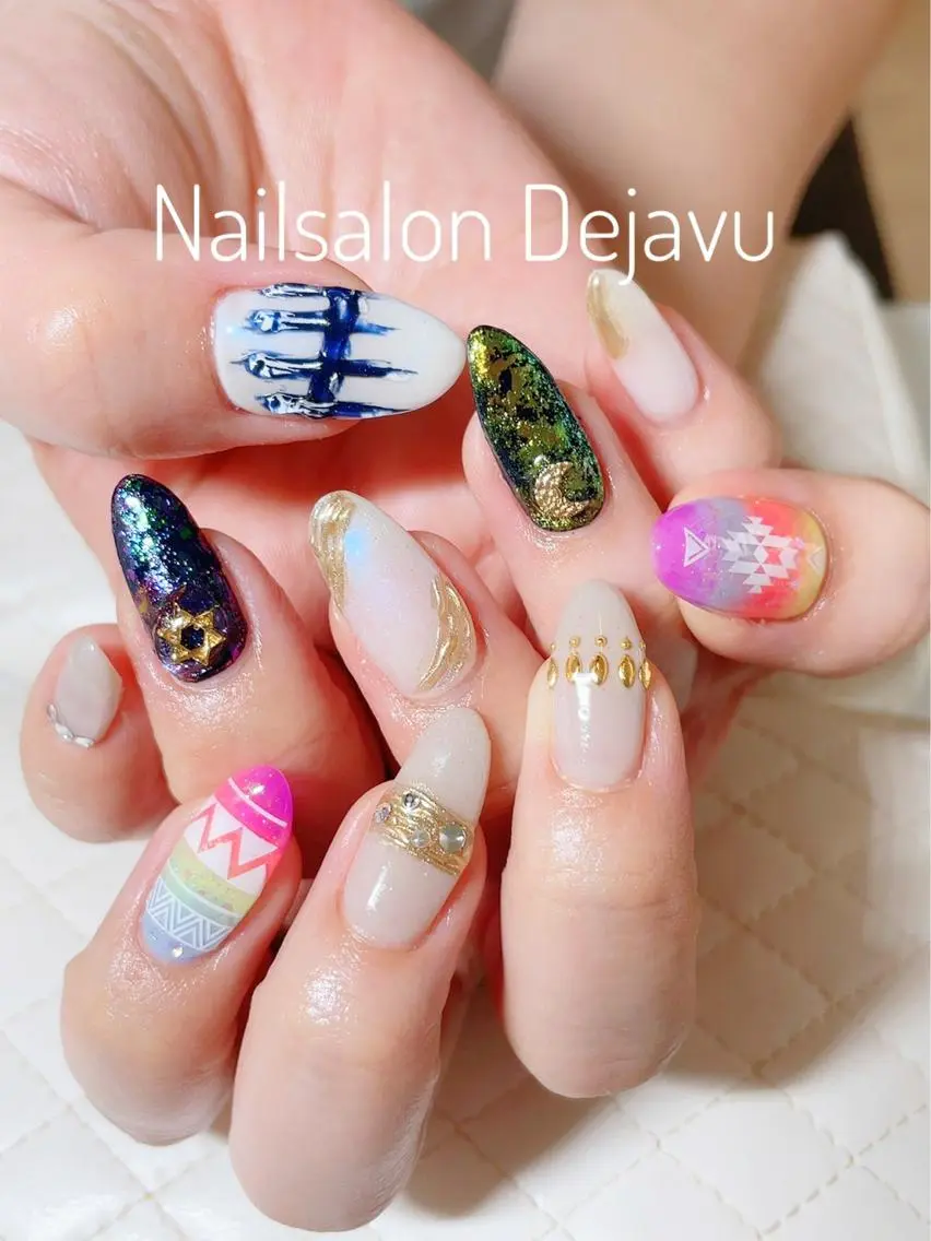 ネイル アートネイル ミラーネイル ニュアンスネイル ワンカラーネイル ストーンネイル Nail salon Dejavu 🌿のネイルデザイン