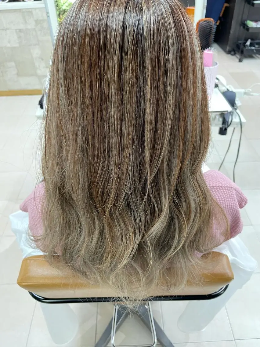 ミディアム カラー ○HITOMI ○のヘアスタイル