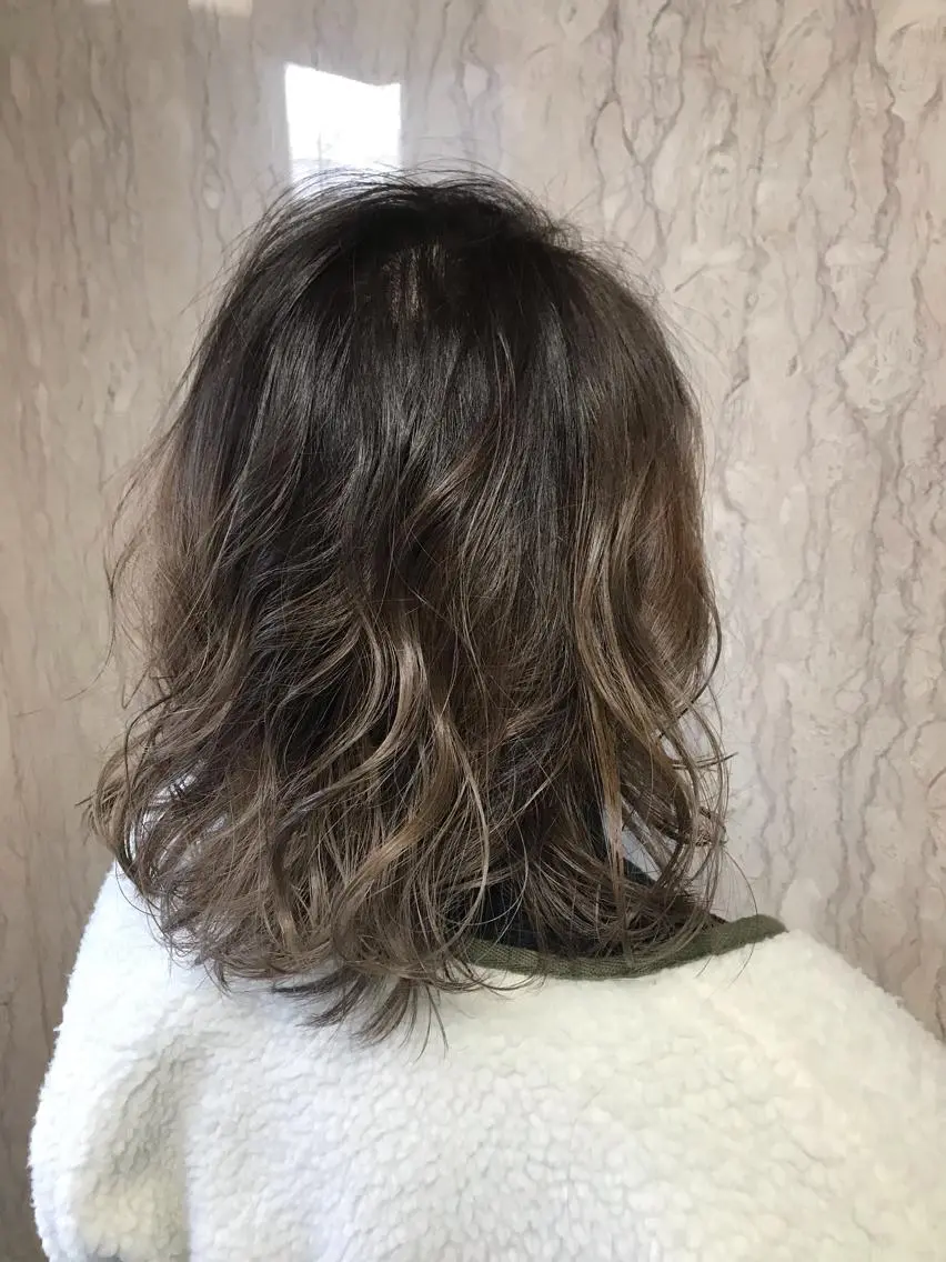 ミディアム カラー バレイヤージュ レイヤーカット ヘアカラー 似合わせ/ カラー.岡田友仁のヘアスタイル