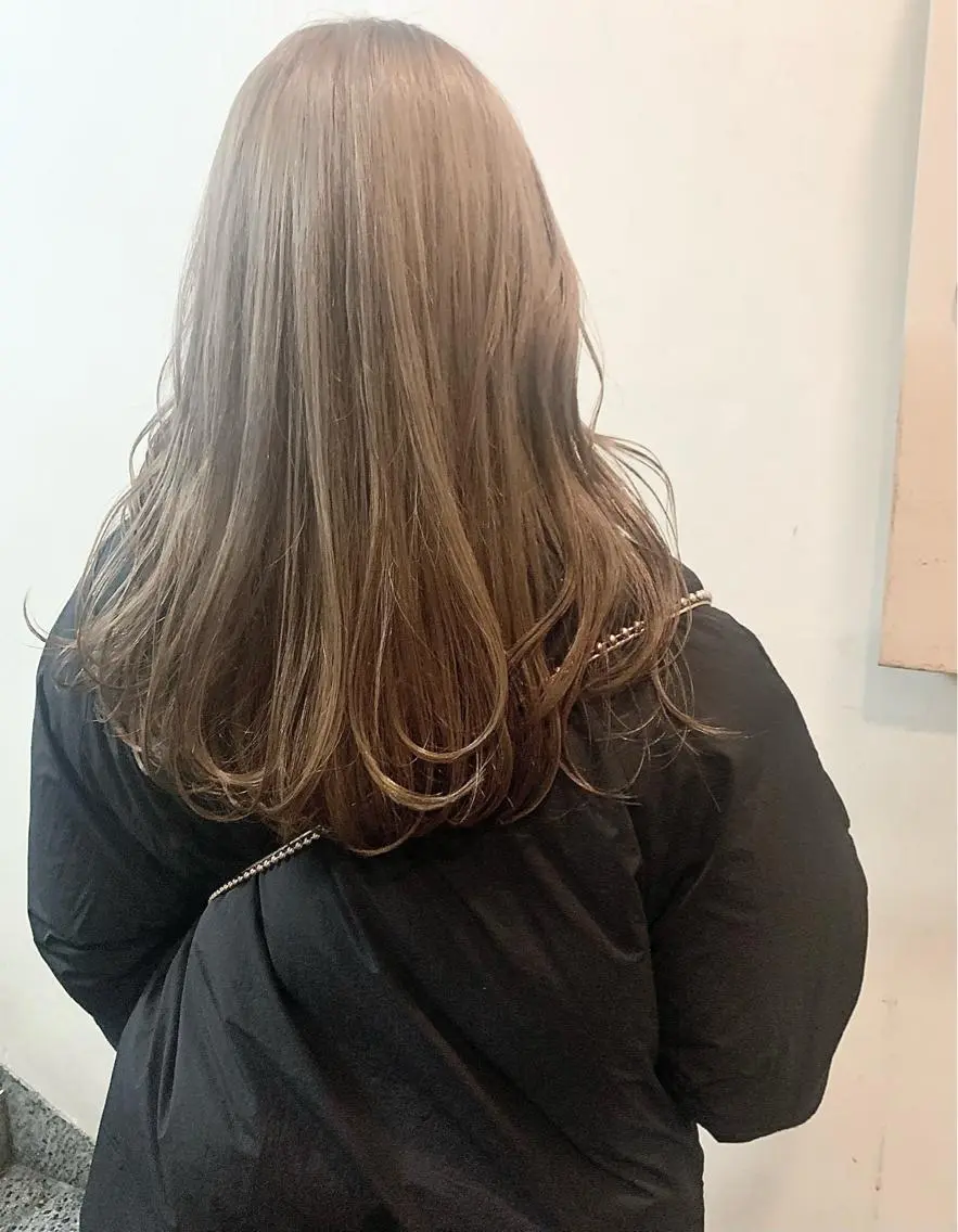 ロング カラー 切りっぱなしボブ ベージュカラー ブリーチ ケアブリーチ デザインカラー ヘアカラー トリートメント 🦕ウルフカット 🦕ａｋｉｈｏのヘアスタイル