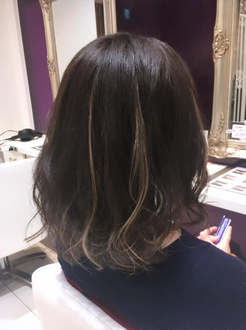 ミディアム カラー シールエクステ ハイライトカラー エクステ ハイライト カット ヘアカラー トリートメント 農添 杏のヘアスタイル