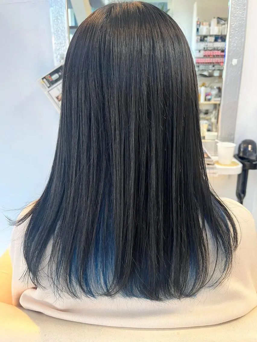 セミロング カラー インナーカラー 柳川 玲也のヘアスタイル