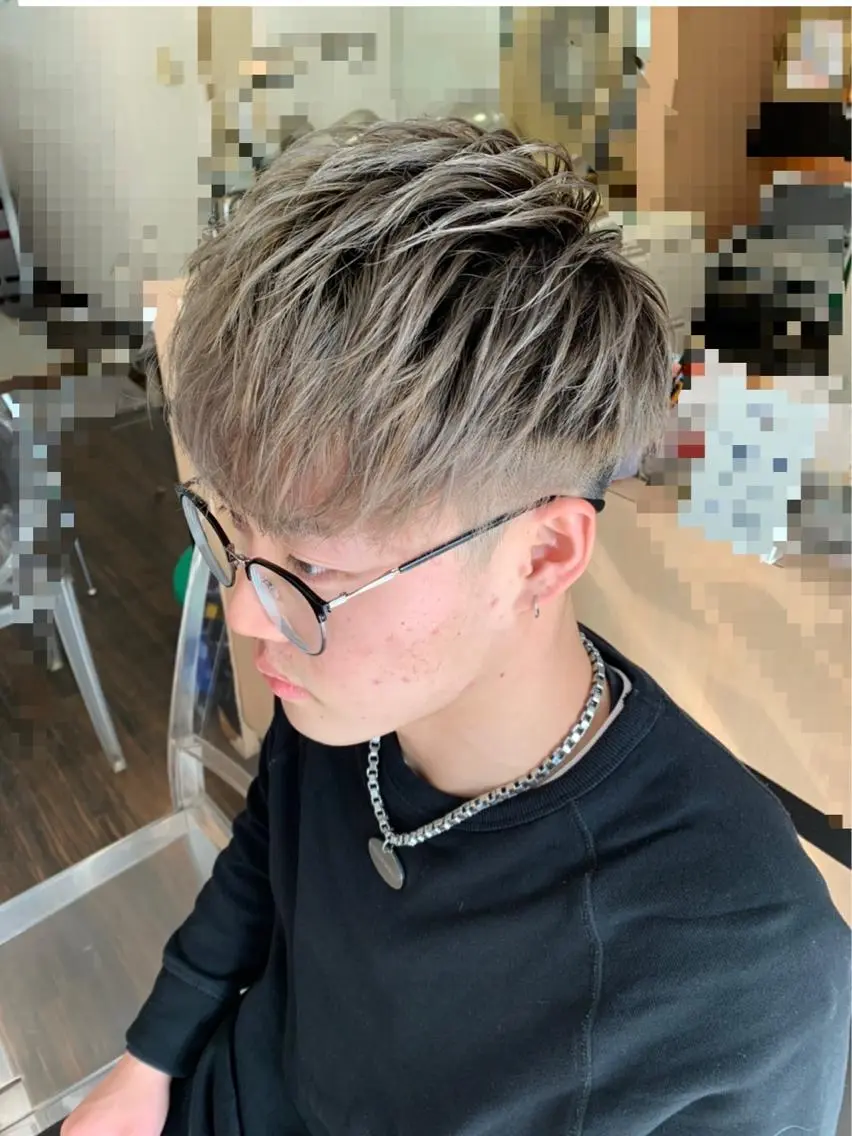 ショート カラー メンズ メンズハイトーン マッシュ ツーブロック ダブルカラー ハイトーンカラー カット 西尾 太郎のヘアスタイル