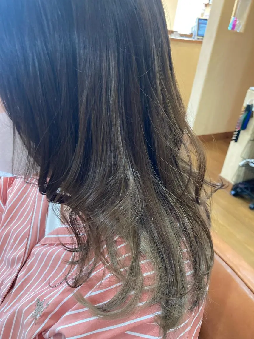 セミロング アッシュ R's hair 大道瞳のヘアスタイル