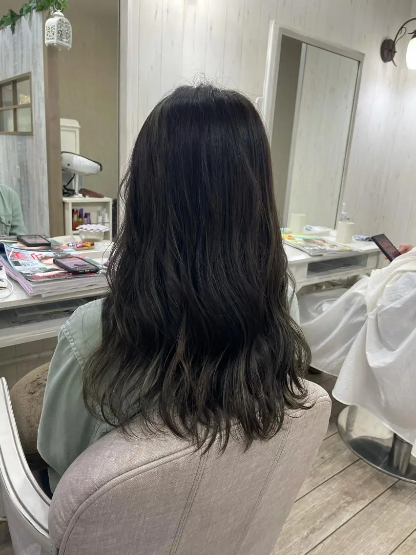 セミロング ネモトメイナ🌿 今月末で退職しますのヘアスタイル