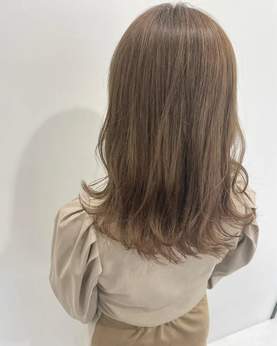 セミロング カラー ベージュカラー ブリーチ 宮本 円のヘアスタイル