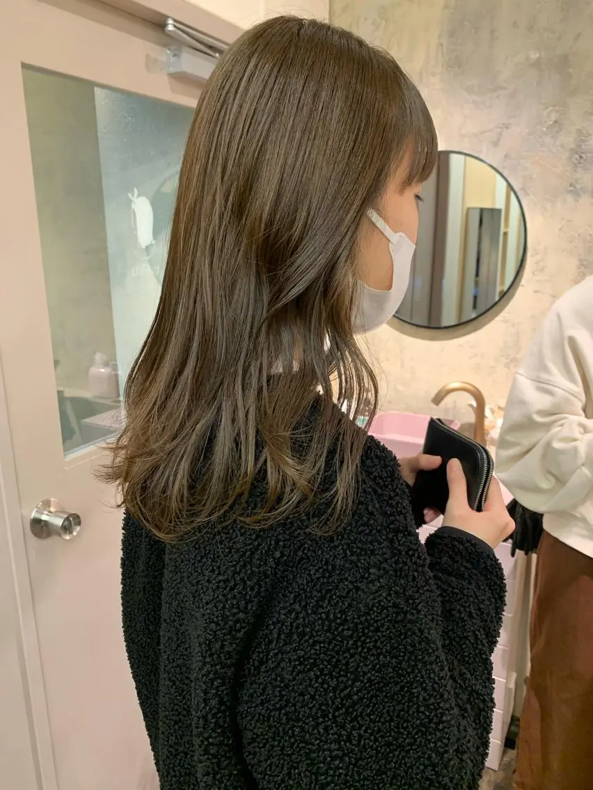 セミロング カラー ブリーチ 透明感カラー ブリーチなしカラー yupi🐈‍⬛ レイヤー/パーマのヘアスタイル
