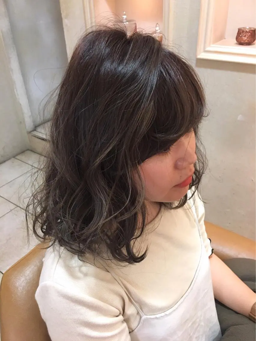 ミディアム カラー グレージュ ハイライトカラー ハイライト 森 早希絵のヘアスタイル