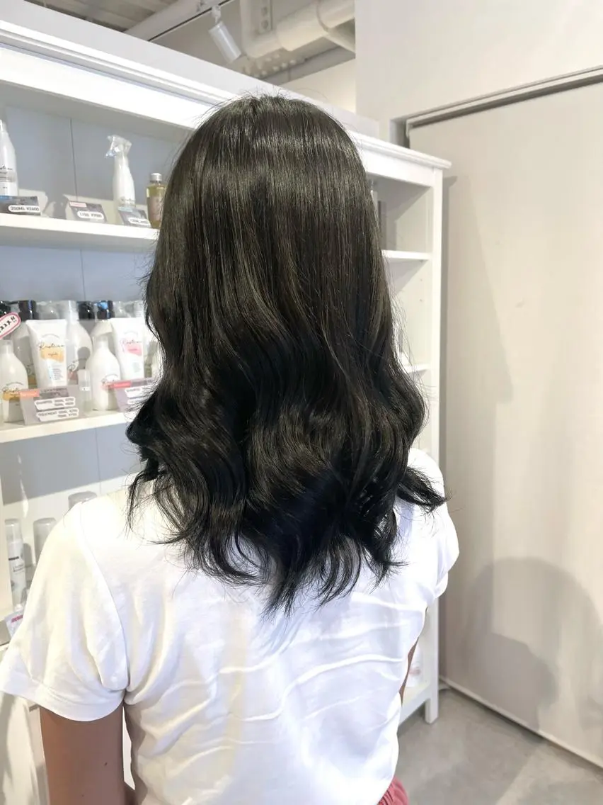 カラー 黒髪 ヘアカラー 和田 真依のヘアスタイル