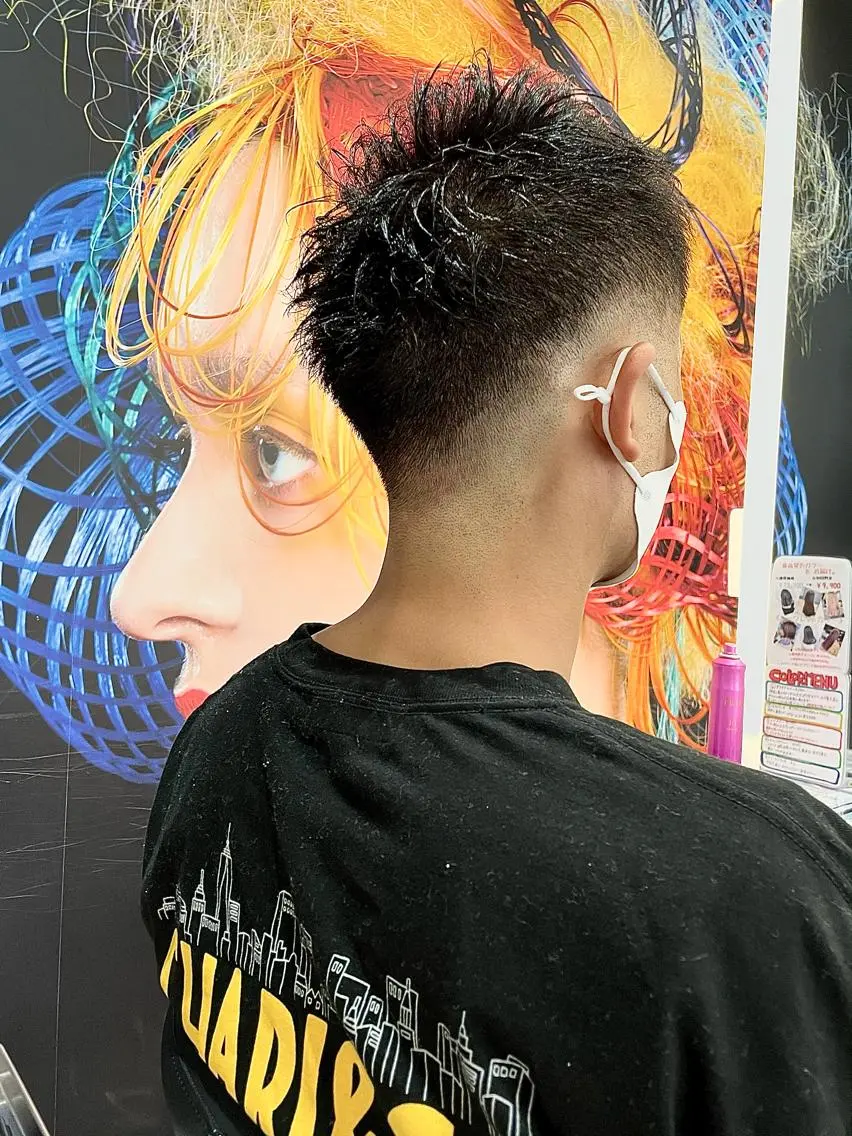 ショート カラー メンズ フェードカット 刈り上げ メンズヘア特化 崎田 成人のヘアスタイル