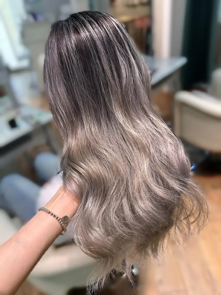 ロング Mirashy 成田のヘアスタイル