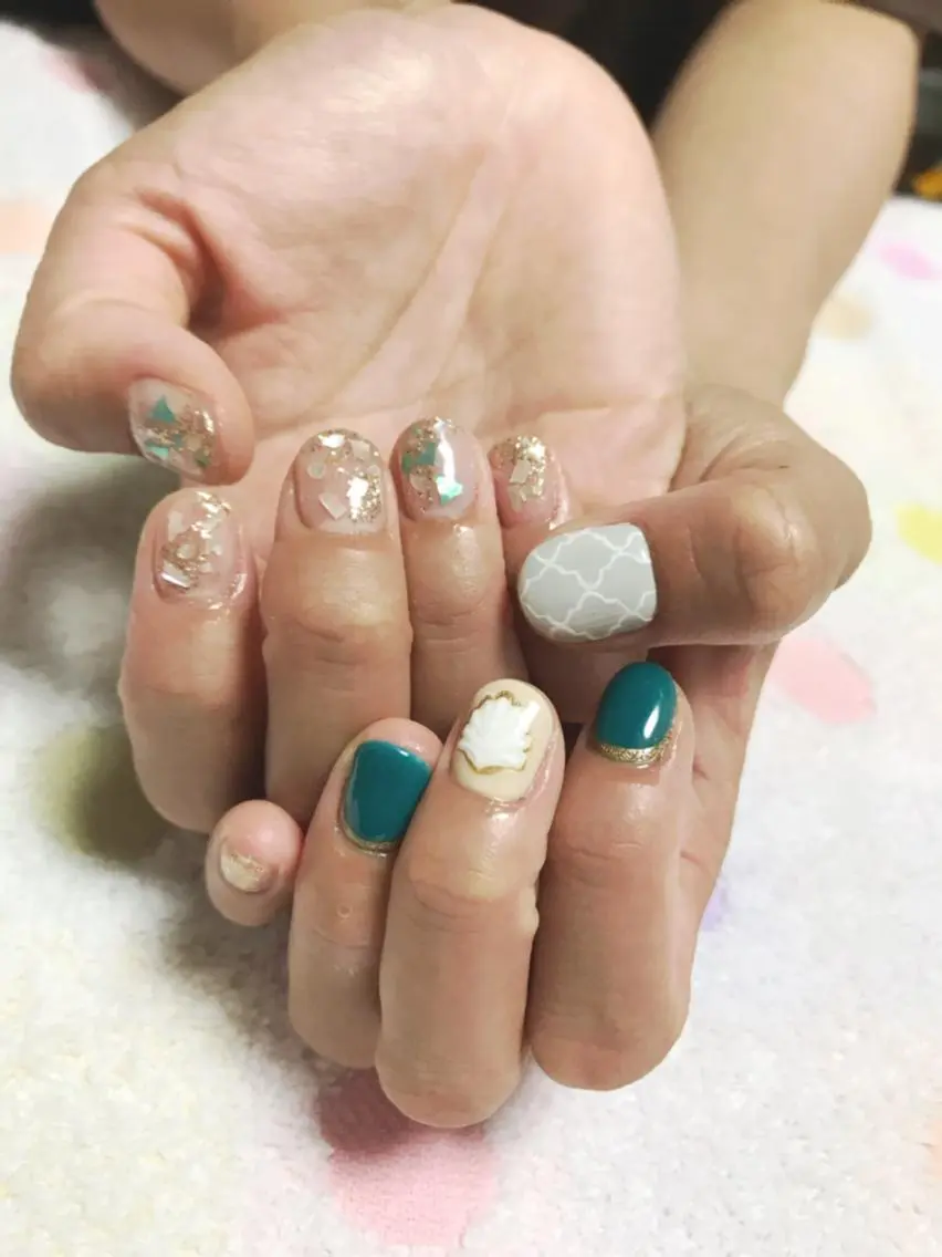 ネイル アルテミス 根本のネイルデザイン