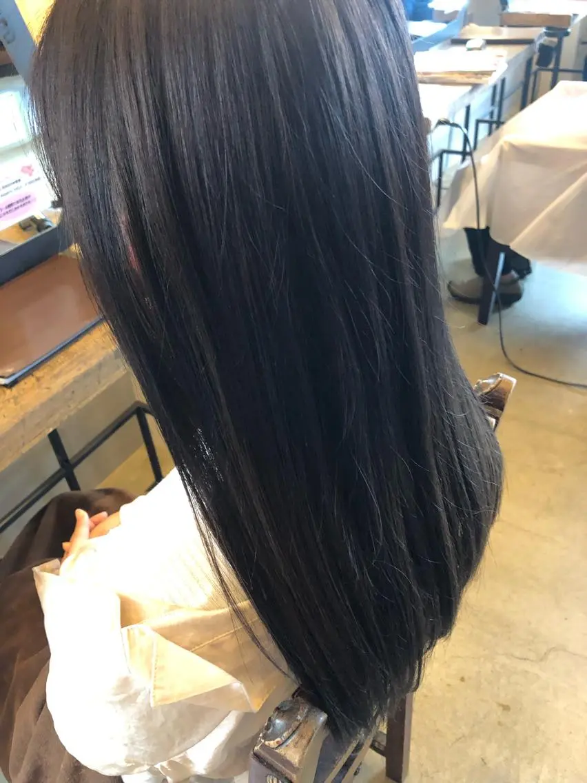 セミロング カット 相原 美咲のヘアスタイル