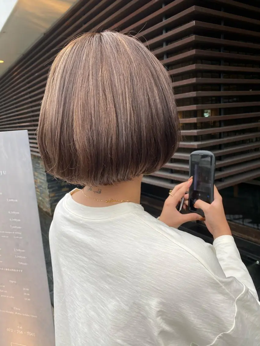 ショート カラー ハイライトカラー ボブ ハイライト カット ヘアカラー トリートメント 中井 一葉のヘアスタイル
