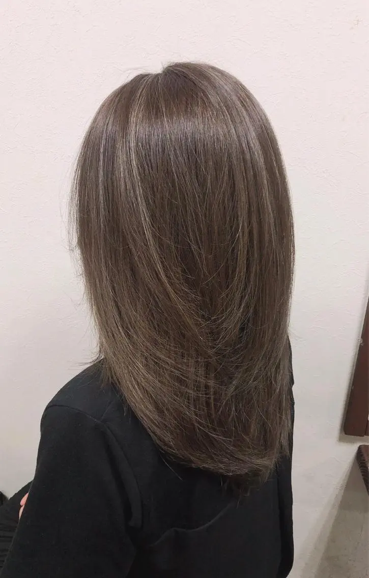 セミロング カット ヘアーズベリー 藤本のヘアスタイル