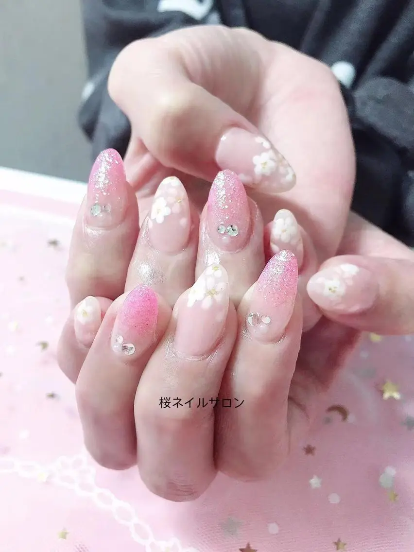 ネイル ハンドネイル MoonNail ユリ🌸のネイルデザイン