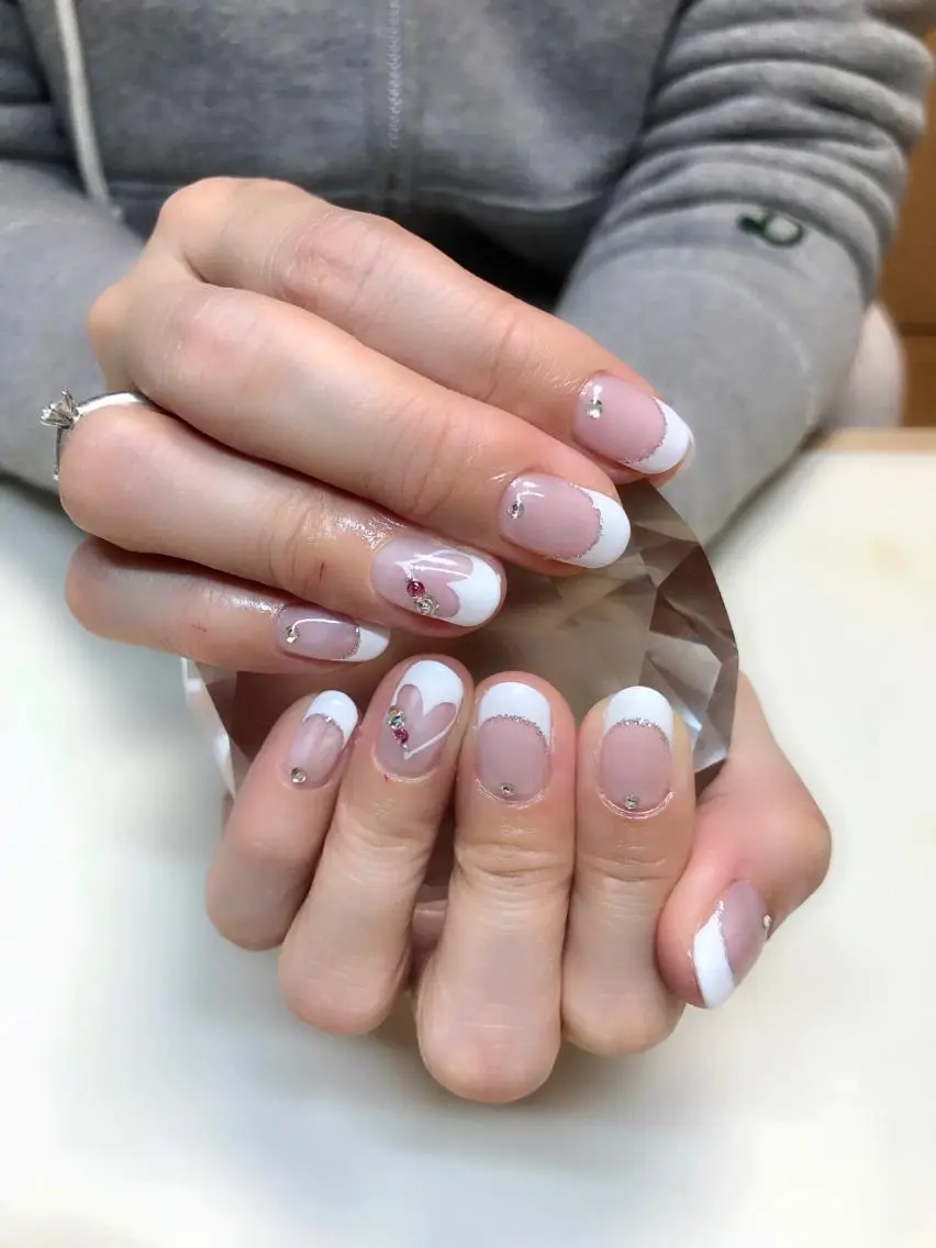 ネイル フレンチネイル ハート シンプルネイル ストーンネイル ハンドネイル 'mm  (ミリ) ＭＡＮＡＭＩのネイルデザイン