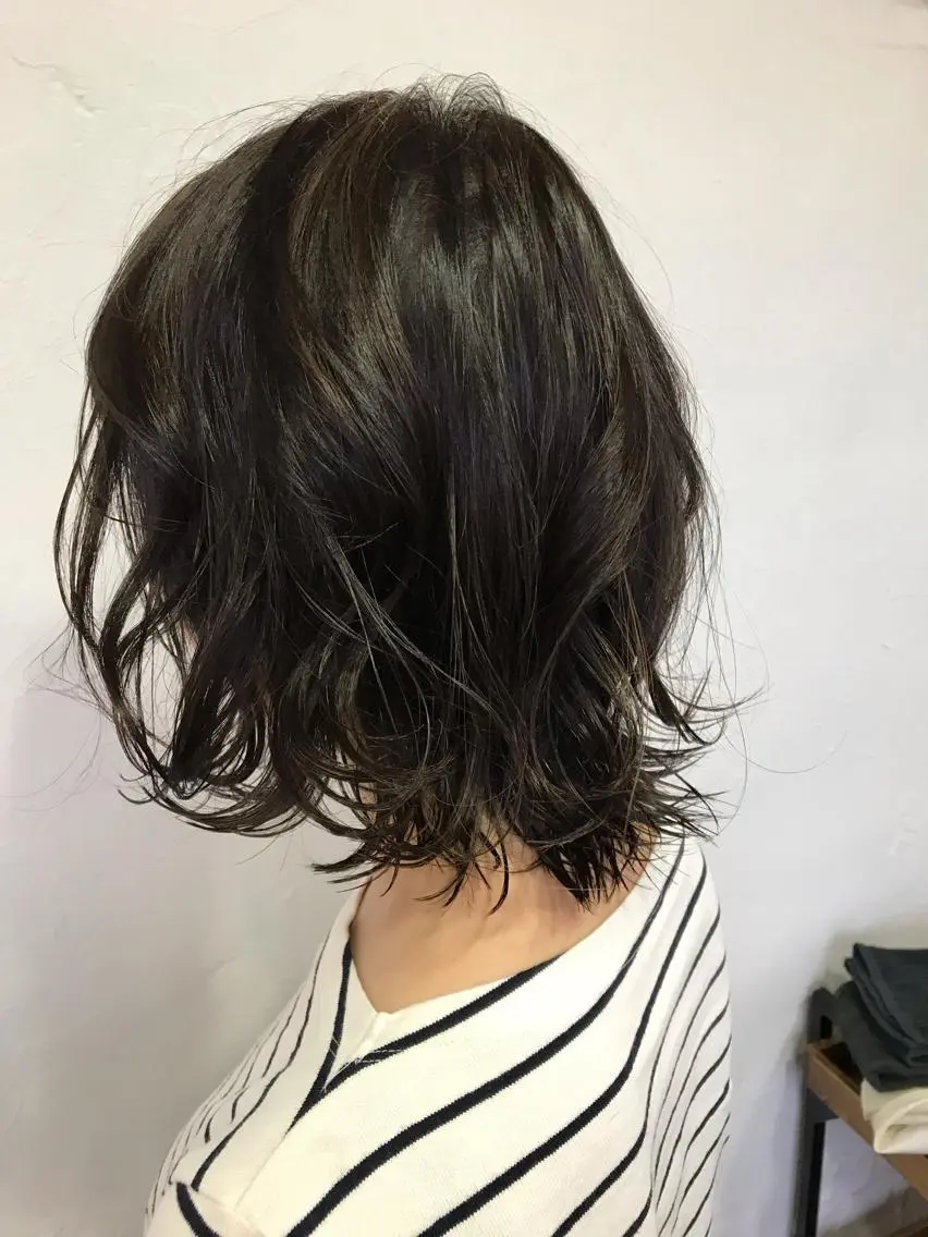 ミディアム カラー グレージュ 伊藤 優希のヘアスタイル