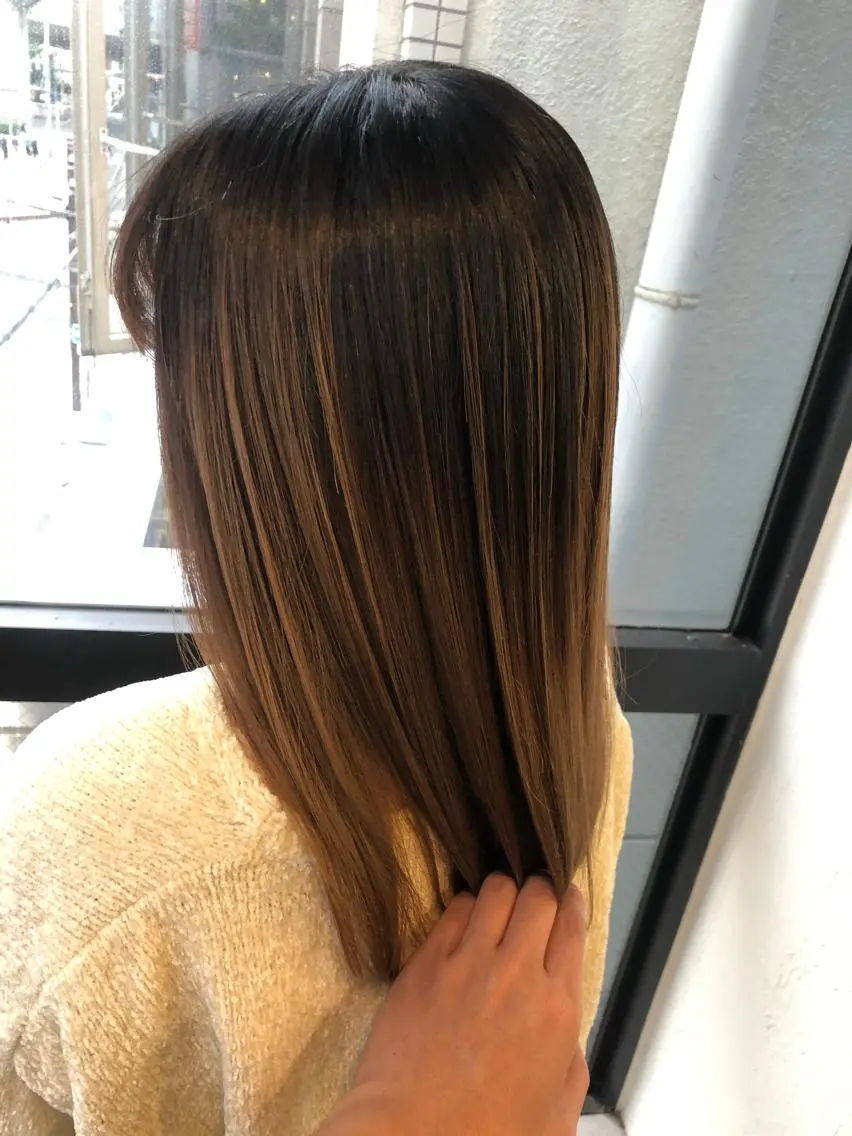 セミロング カラー 髪質改善&ブリーチ 伊勢 祐一郎のヘアスタイル