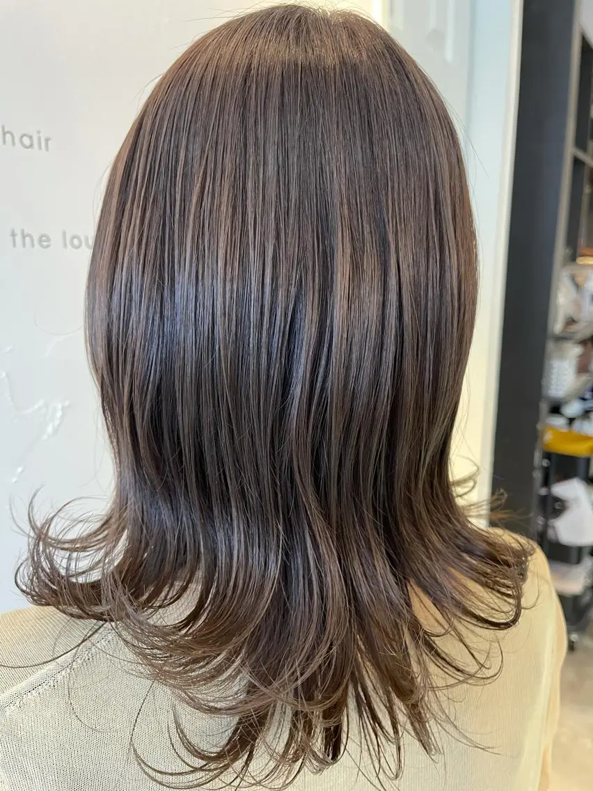 ミディアム カラー アッシュ アッシュグレー アッシュグレージュ グレージュ カット ヘアカラー トリートメント Avery SHINのヘアスタイル
