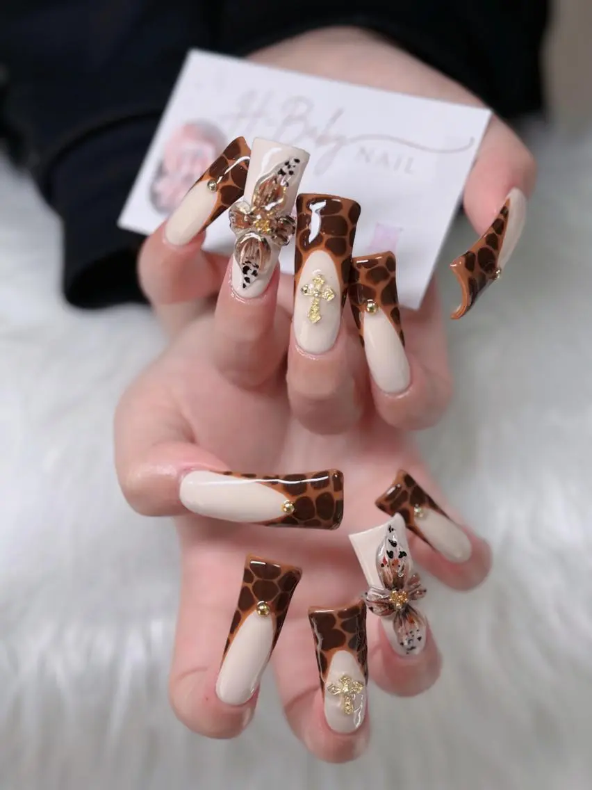 ネイル フレンチネイル ジェルネイル ハロウィン 韓国ネイル マグネットネイル ハンドネイル neco H.babynailのネイルデザイン