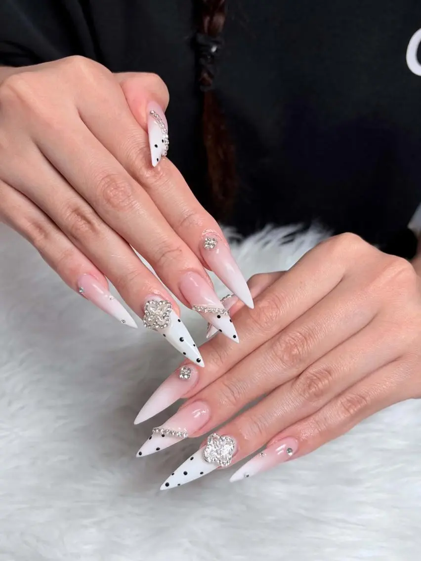 ネイル フレンチネイル ジェルネイル ガラスフレンチ ハロウィン ハート ハンドネイル H.baby Nail Salonのネイルデザイン