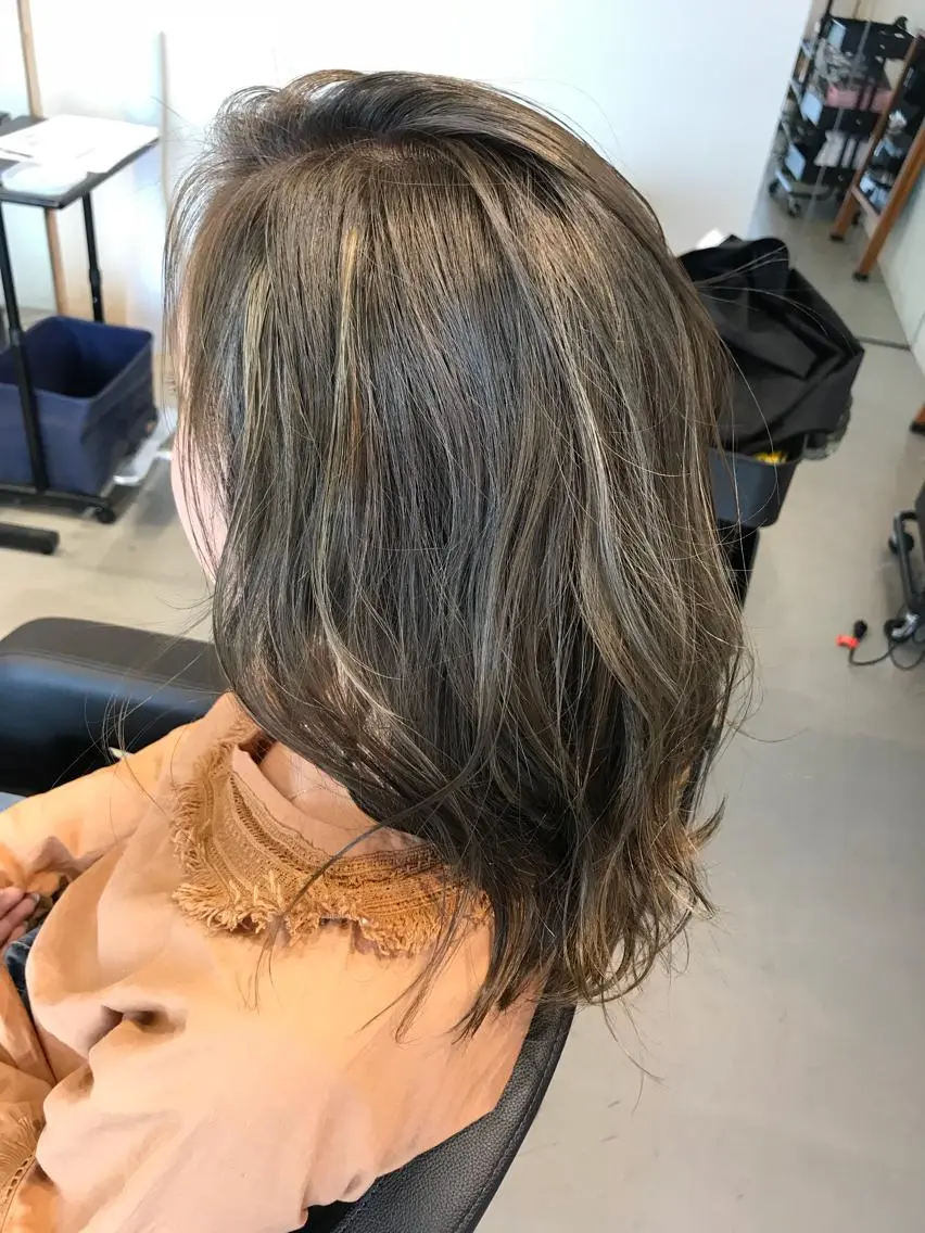 ミディアム カラー アッシュ ハイライトカラー ミント イエローカラー ハイライト ヘアカラー 大久保 隆蔵のヘアスタイル