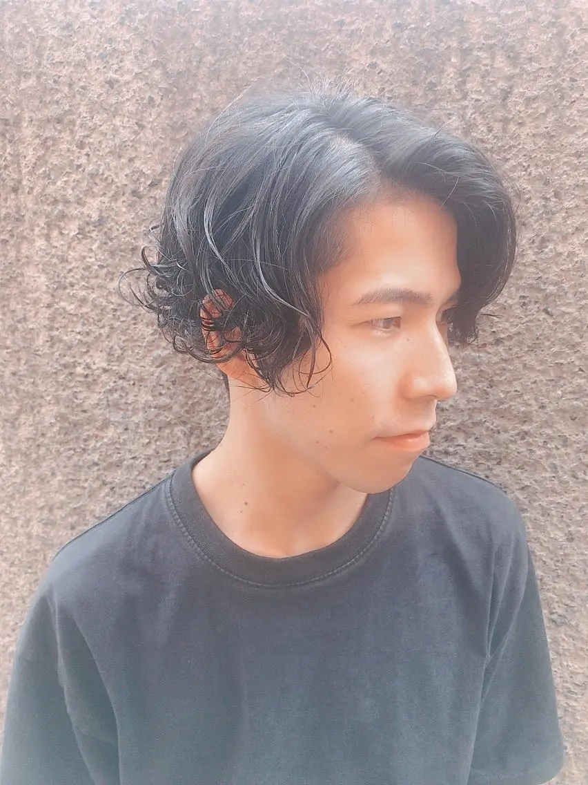 ショート カラー パーマ ヘアアレンジ メンズ センターパート メンズパーマ カット パーマ ちこ .のヘアスタイル