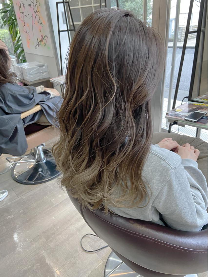 ロング カラー バレイヤージュ グラデーションカラー レイヤーカット 植田 敬太のヘアスタイル