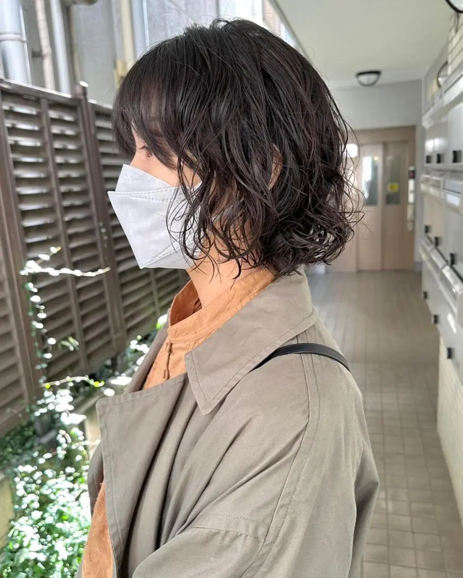 ショート カラー パーマ 切りっぱなしボブ 前下がりボブ ショートボブ 黒髪 デザインカラー 髪質改善 縮毛矯正/ レイヤー/銀座/本木のヘアスタイル