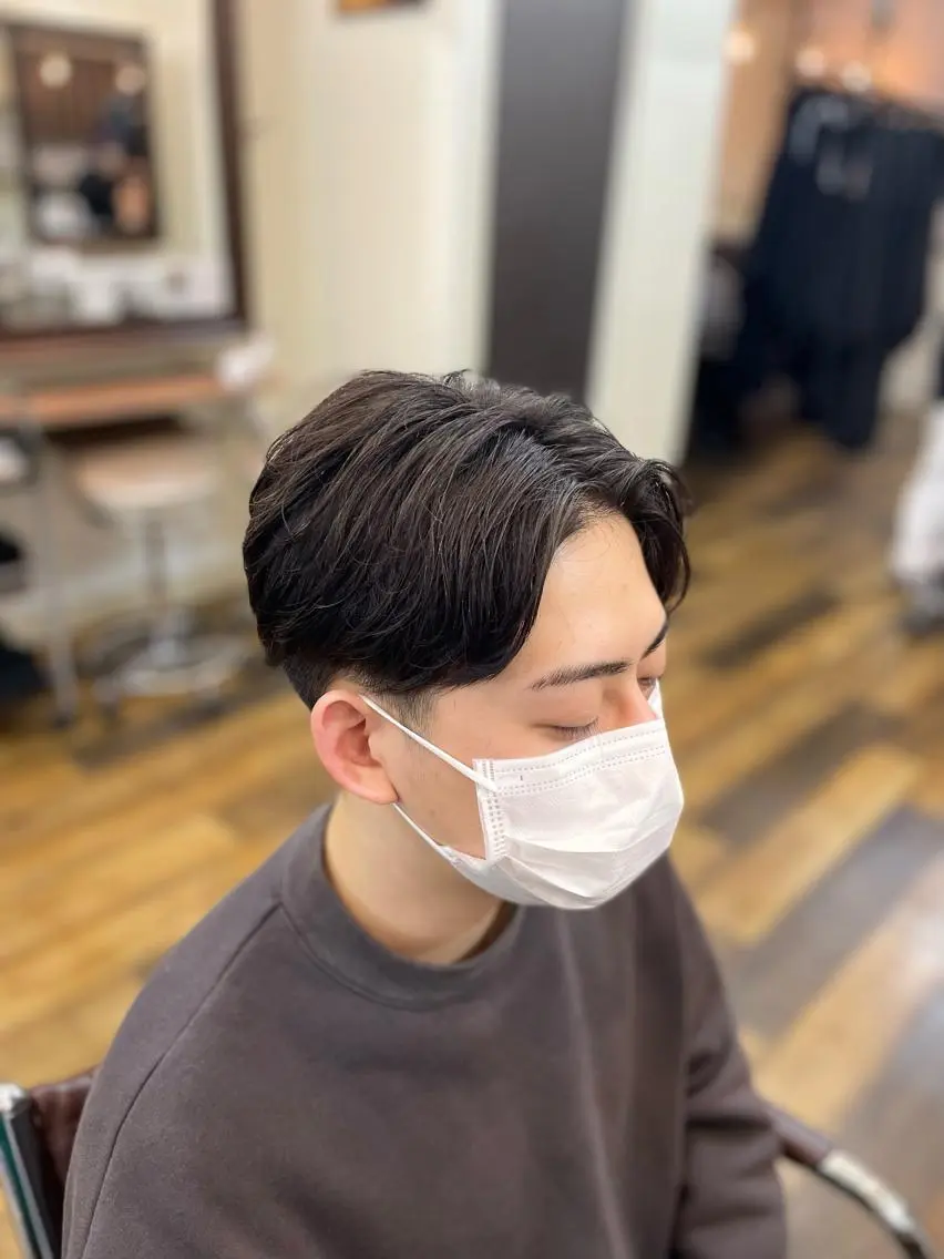 メンズ センターパート メンズ韓国風 カット 髪質改善🫧艶カラー 🫧💙佐藤真優のヘアスタイル