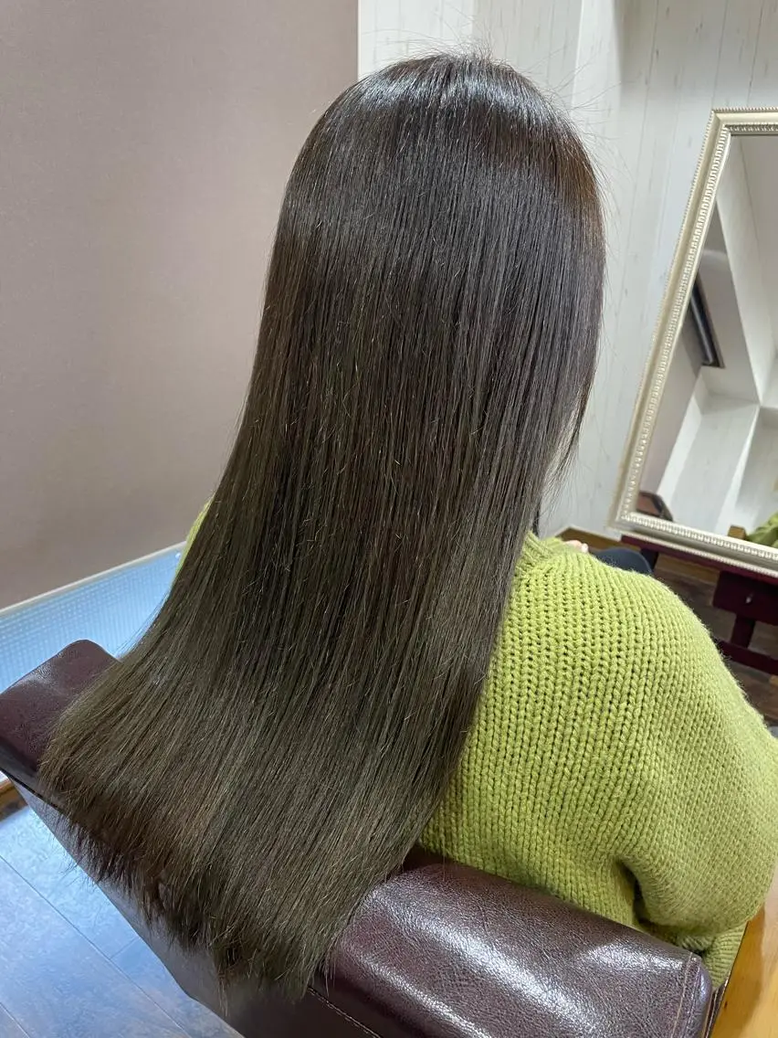 セミロング カラー オリーブカラー ヘアカラー 西川 敏夫のヘアスタイル