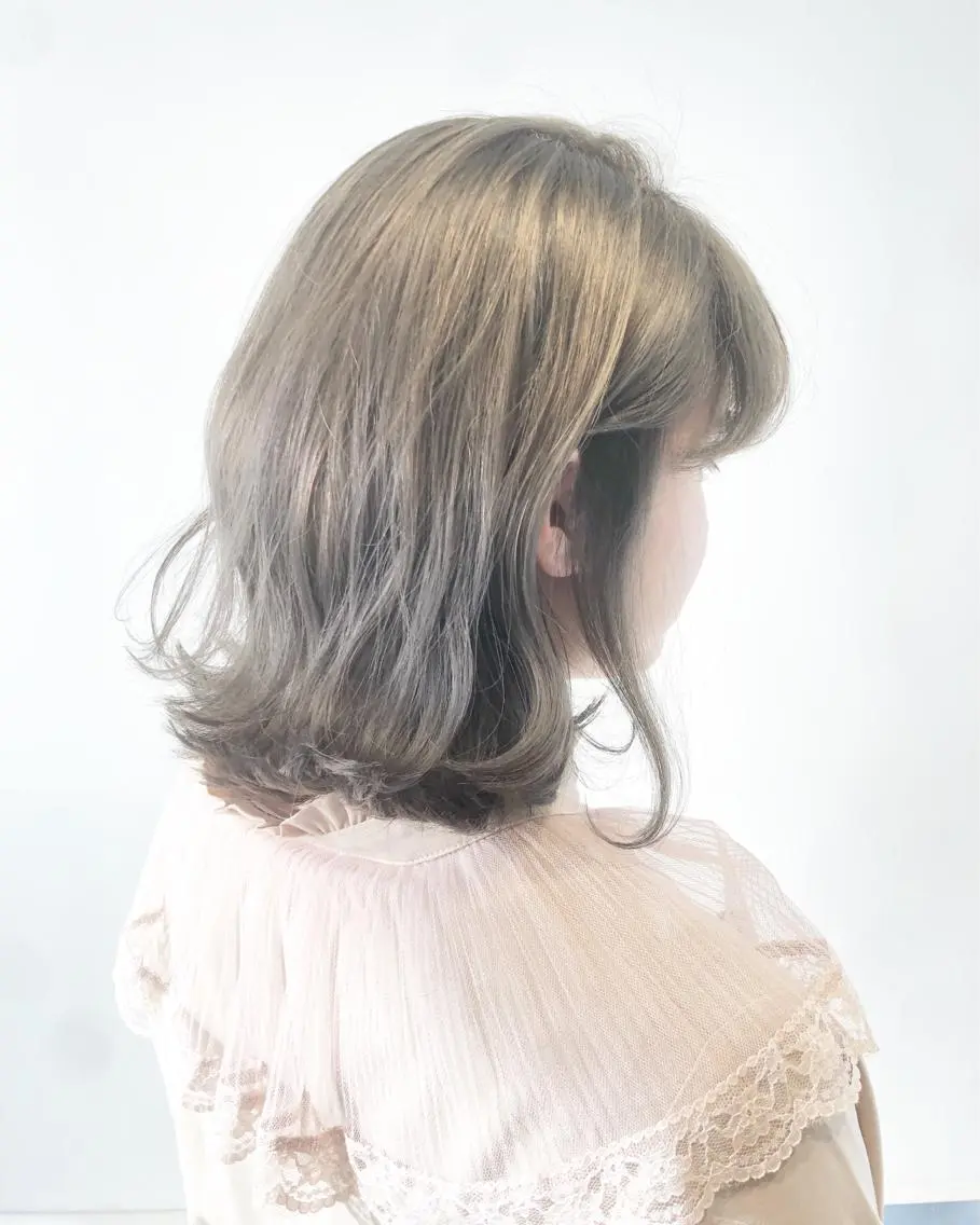 ミディアム カラー アッシュ アッシュブラウン ブリーチ ブラウンカラー ワタナベ テルマサのヘアスタイル