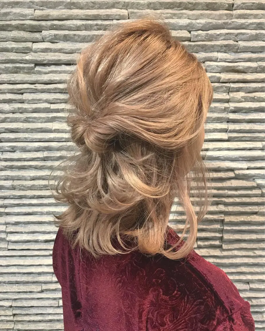 ミディアム カラー ヘアアレンジ アッシュ ベージュカラー 中川 拓弥のヘアスタイル