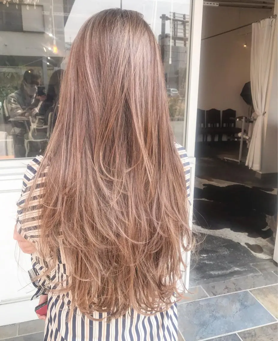 ロング カラー ヘアアレンジ お団子ヘア 切りっぱなしボブ バレイヤージュ ブリーチ デザインカラー Mariana/ 鶴原-ハイライトのヘアスタイル