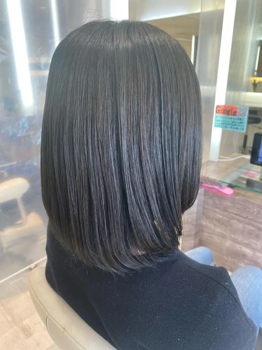 ミディアム カラー ブリーチ ネイビーカラー ブリーチなしカラー 小顔レイヤー/ ベージュ🤍Rieのヘアスタイル
