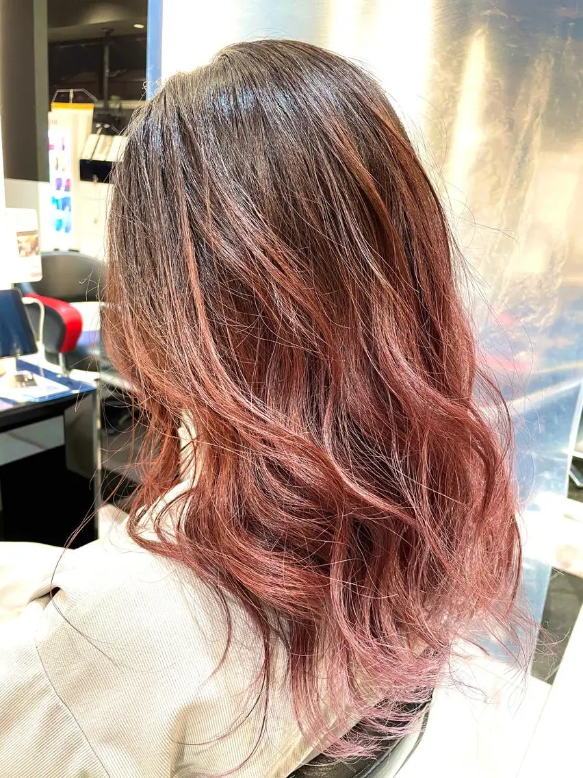セミロング カラー ボルドーカラー グラデーションカラー ピンクカラー メンズヘア特化 崎田 成人のヘアスタイル