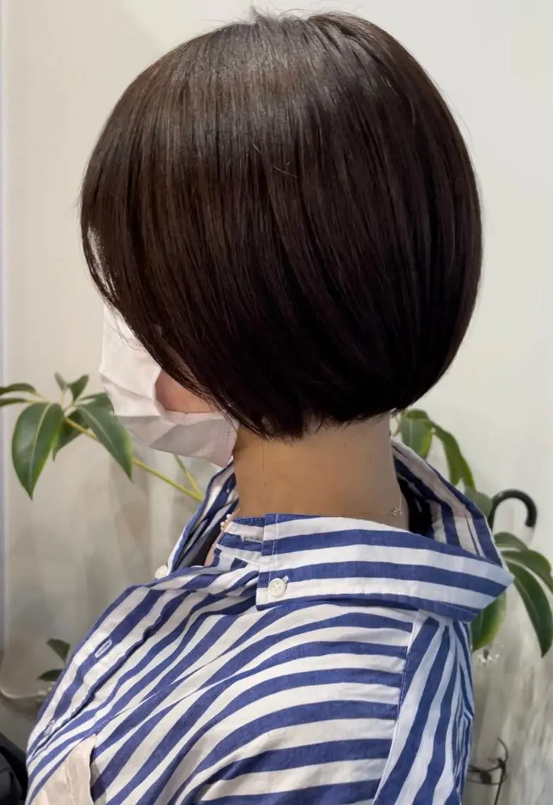 ショート カット ミルクティー× グレージュMOMOのヘアスタイル