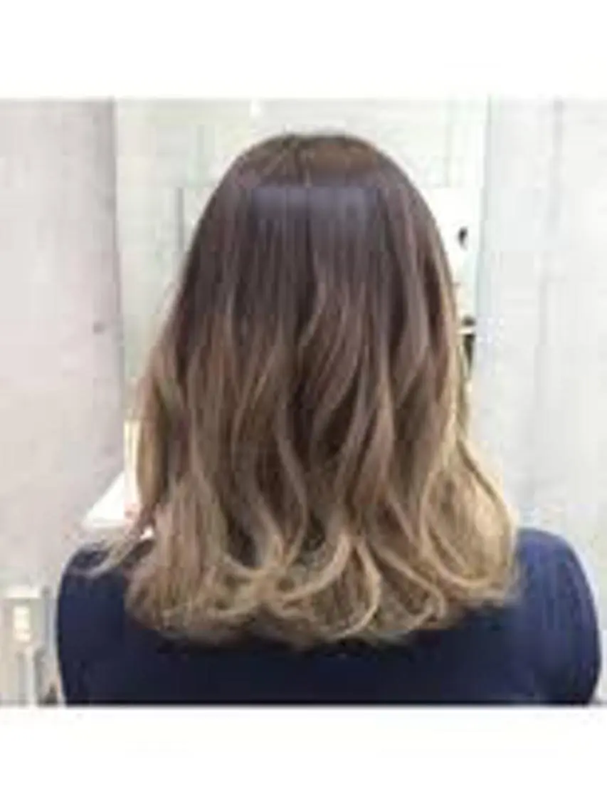 セミロング 大人女性に寄り添う 髪質改善サロンのヘアスタイル
