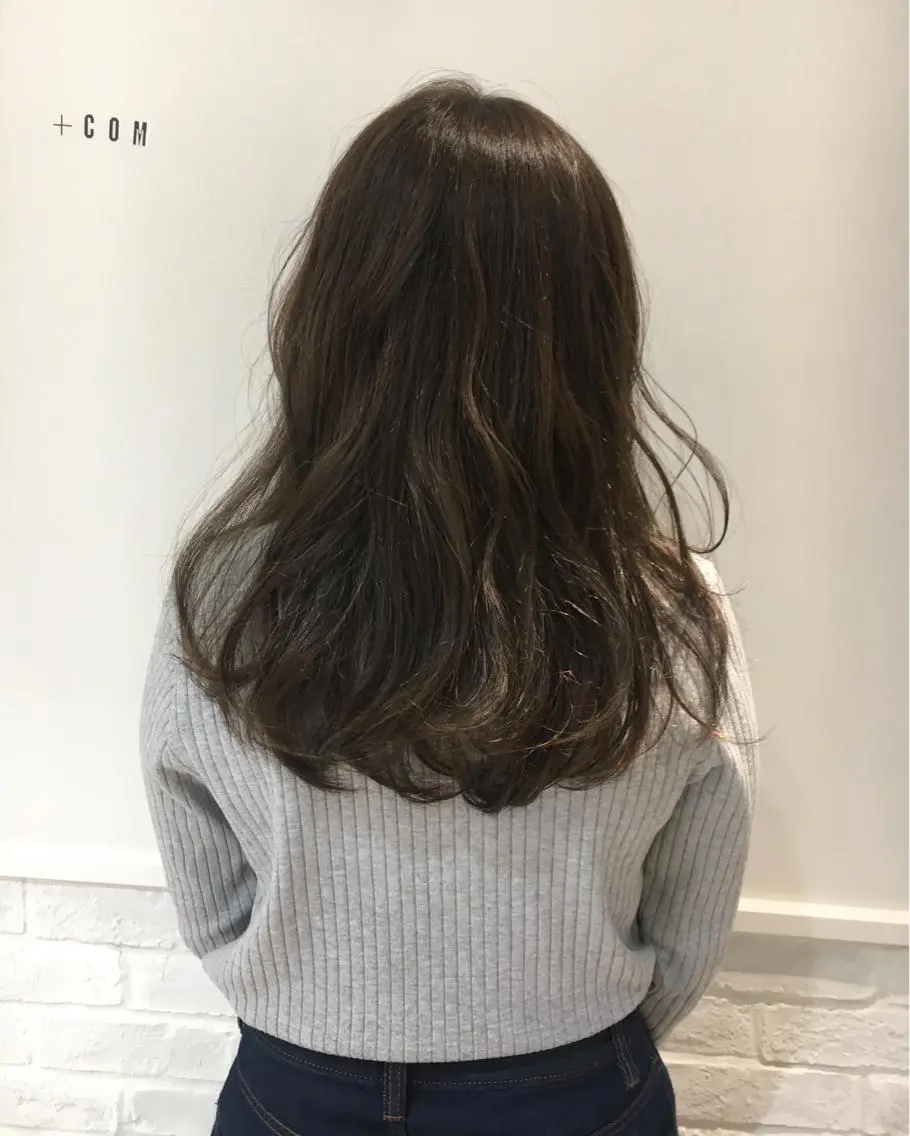 カラー アッシュ ブルーカラー ブルーアッシュ ハイライトカラー 江原 彩華のヘアスタイル