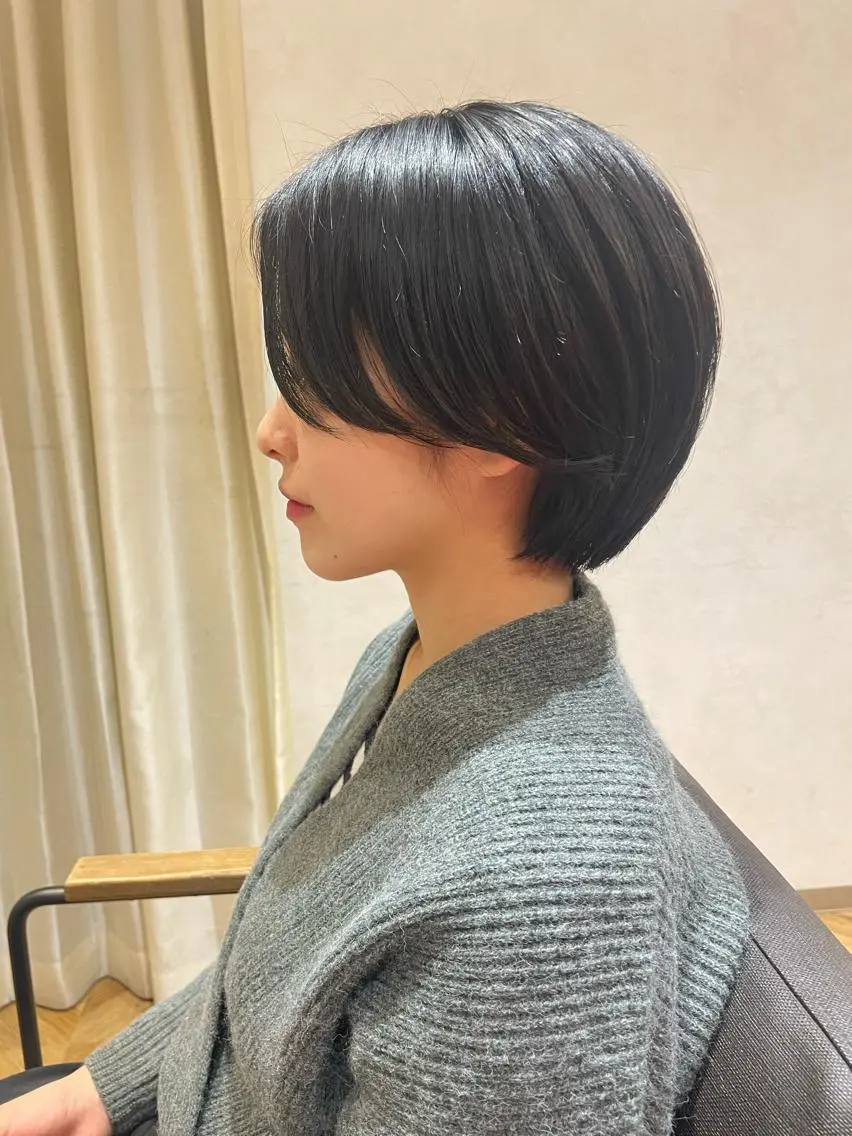 ショート ハンサムショート ショートヘア 透明感オリーブ🫒/ ブリーチなしWカラーのヘアスタイル