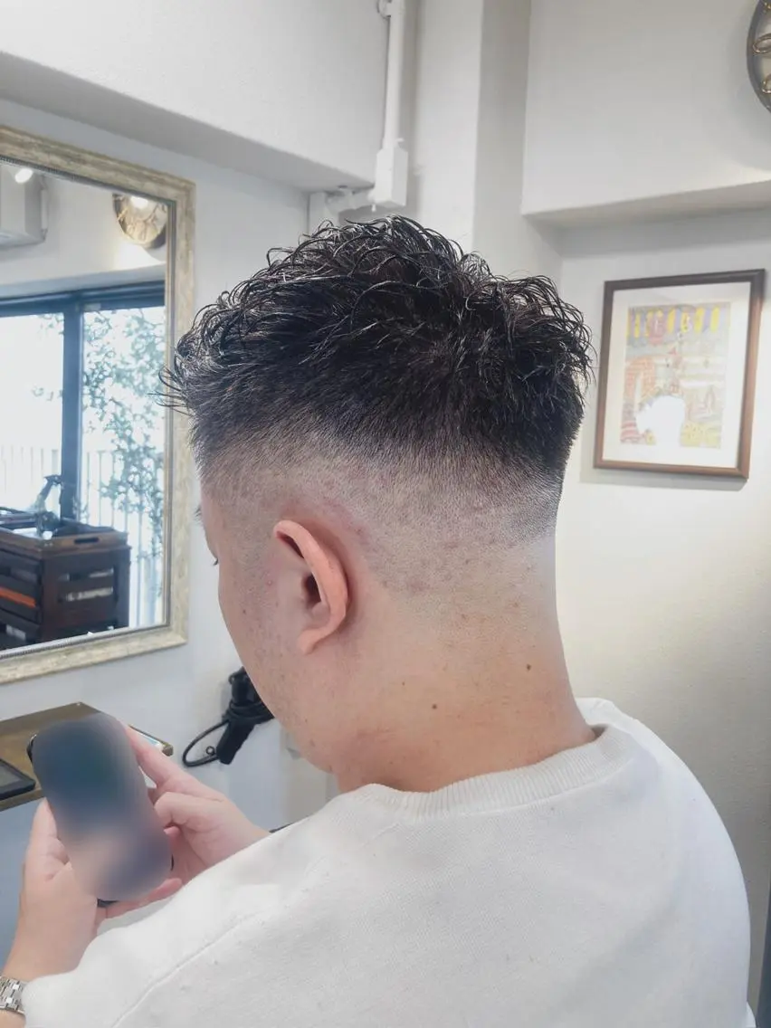 ショート メンズ フェードカット スキンフェード メンズ/スパイキー ショート/isseyのヘアスタイル