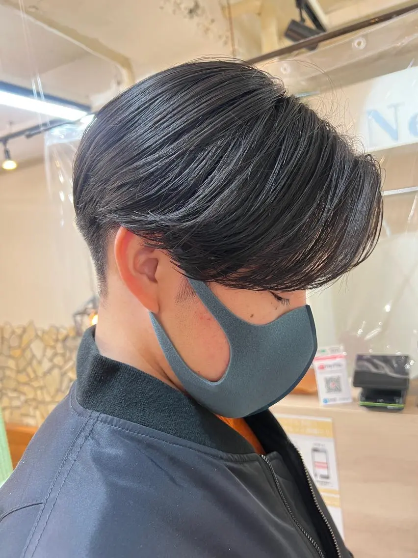 ミディアム パーマ メンズ センターパート 刈り上げ カット ヘッドスパ メンズカットパーマ ✂️ JOYAのヘアスタイル