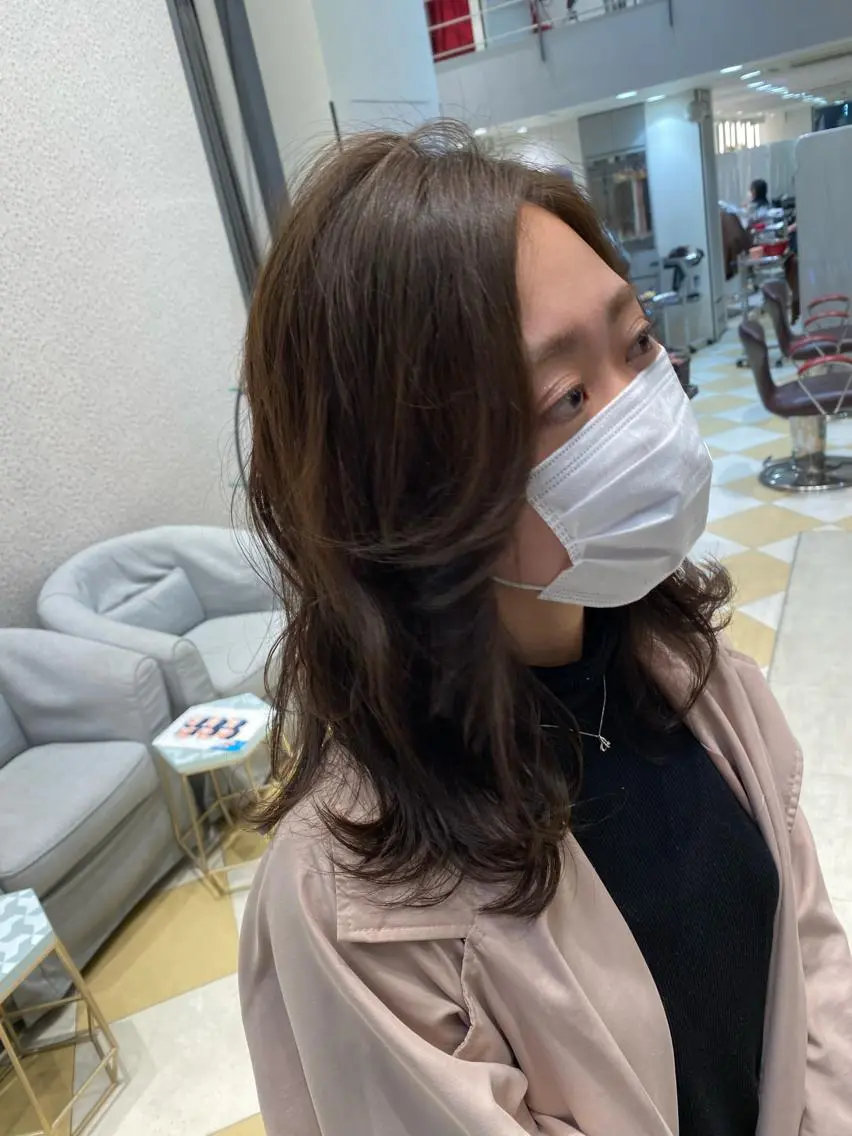 ミディアム カラー フォギーグレージュ グレージュ カット ヘアカラー トリートメント ヘアセット 💜髪質改善美髪💜 星野清光のヘアスタイル